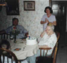 granny&kris.JPG (26602 bytes)